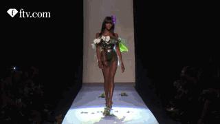 她是天神Naomi心中的bestwalker，身材比例完美被赞“小腰精”