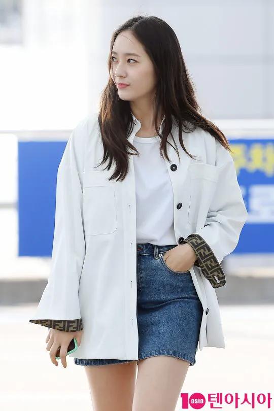 周雨彤的穿搭白衬衫,周雨彤刘雯钟楚曦