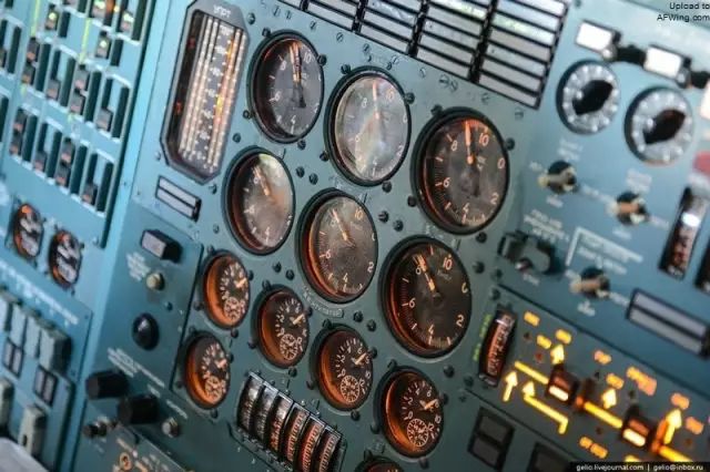 全面探索安-225，这个世上最大的飞机，32个轮子640吨起飞重量