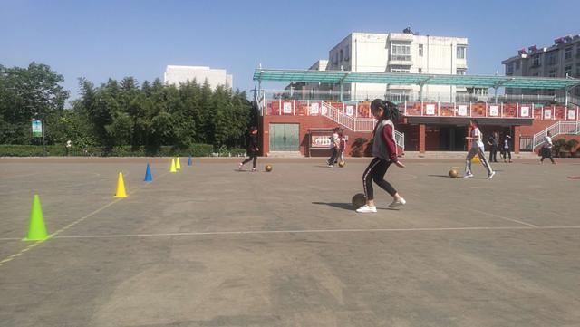 快乐足球活力校园绘画,快乐足球活力周六