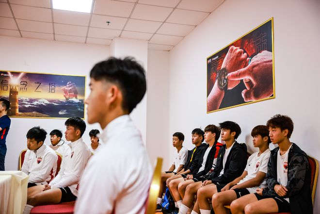 比肩梅罗的中国球员,比肩梅西的中国球员