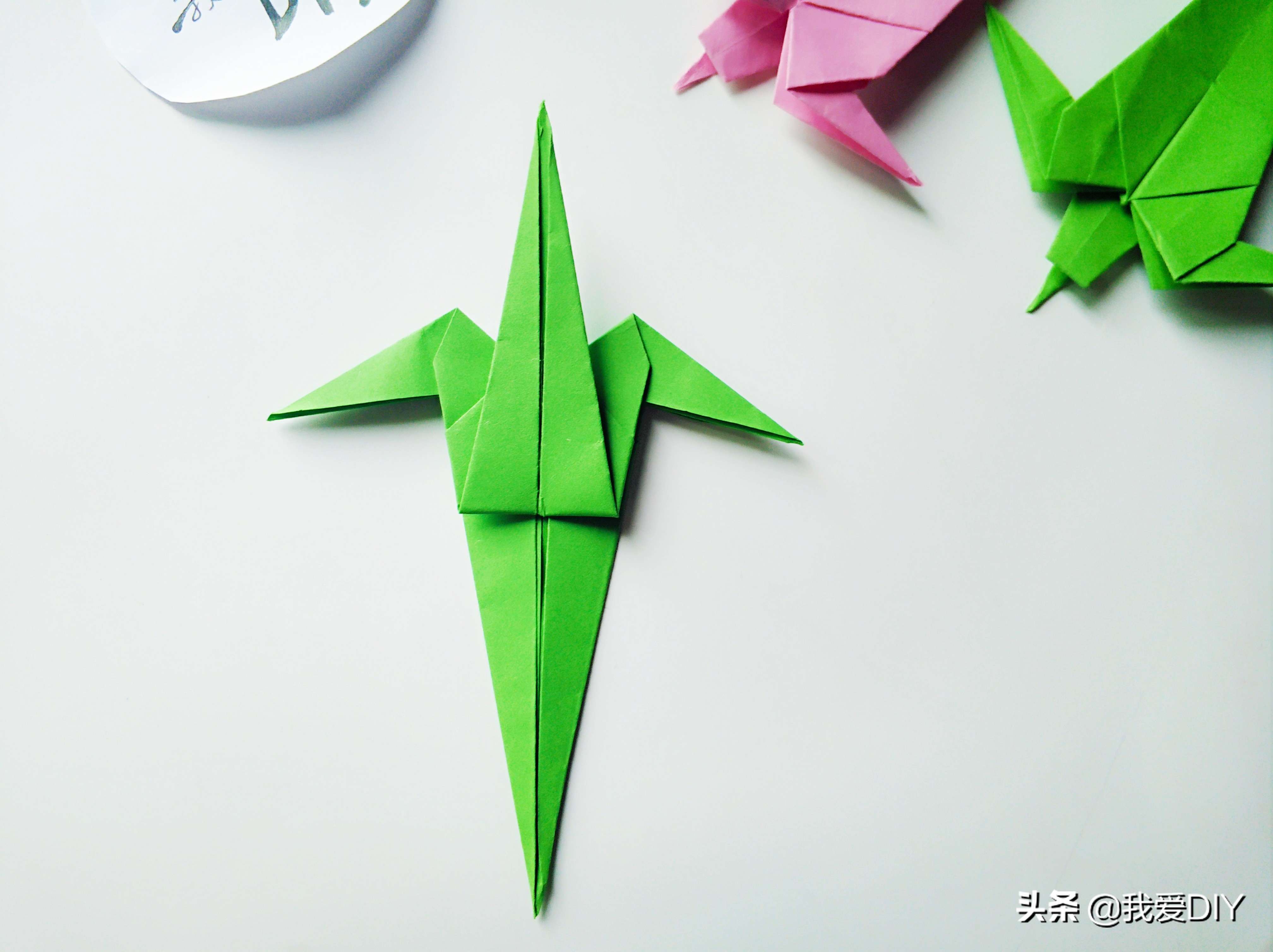 小燕子教大家折礼物盒,小燕子折法慢放视频