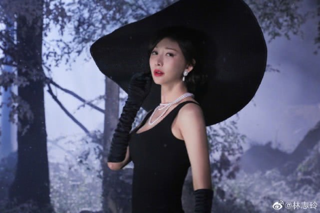 林志玲与老公合体年历照曝光,林志玲akira甜蜜对视超级甜