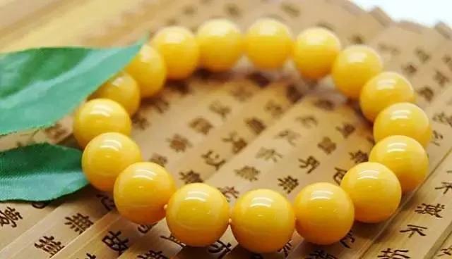 琥珀跟蜜蜡哪个好,秒懂翡翠和玉的区别