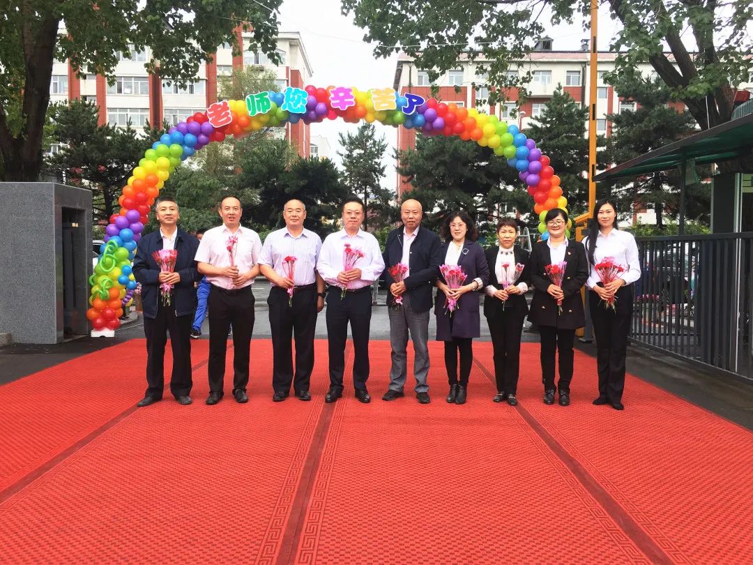 立德树人奋进担当稿件,立德树人奋进担当教师节内容