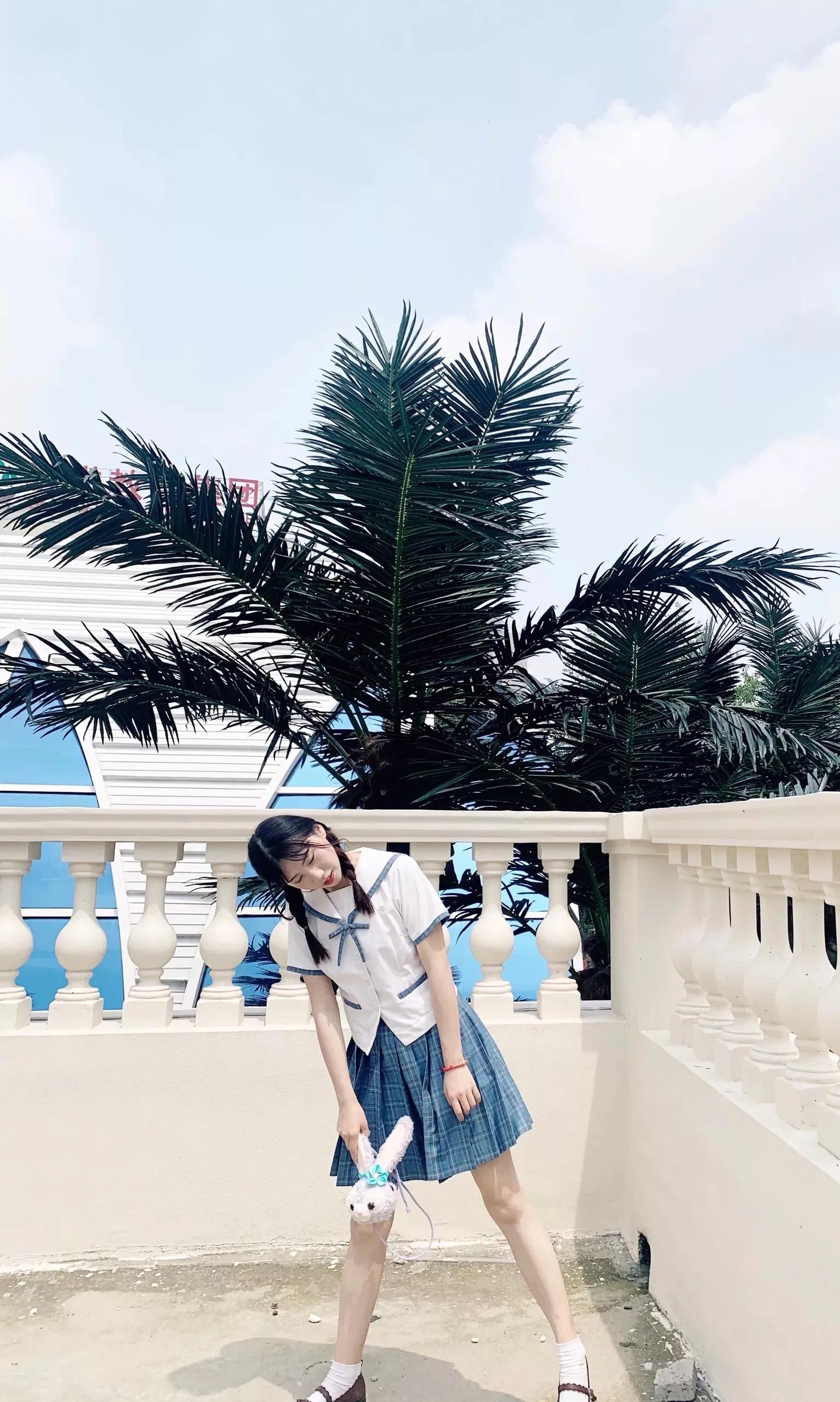 在校园穿JK制服是什么体验？回头率高么？