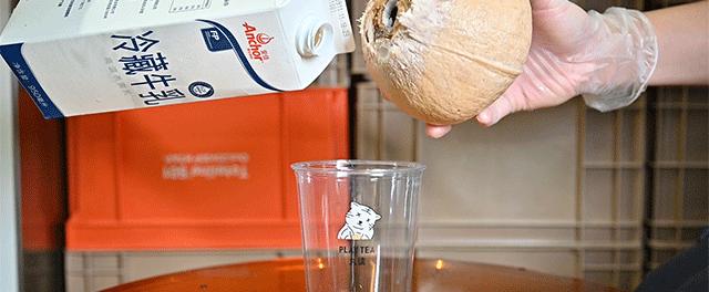 椰椰奶冻茶，会抖臀！1秒卖出1000+杯，有人开货拉拉来买…