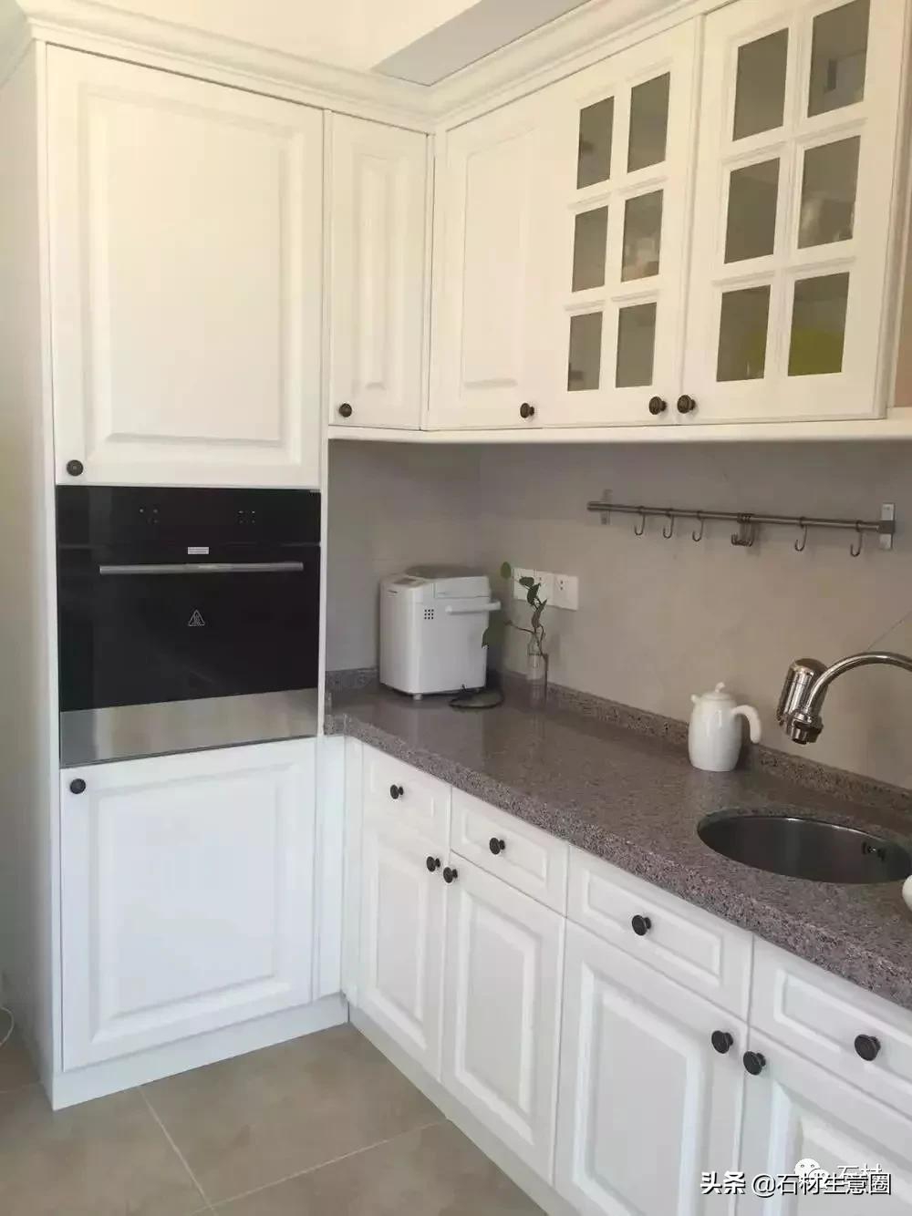 厨房灶台黑色白色柜子效果,黑灰色厨房灶台效果图