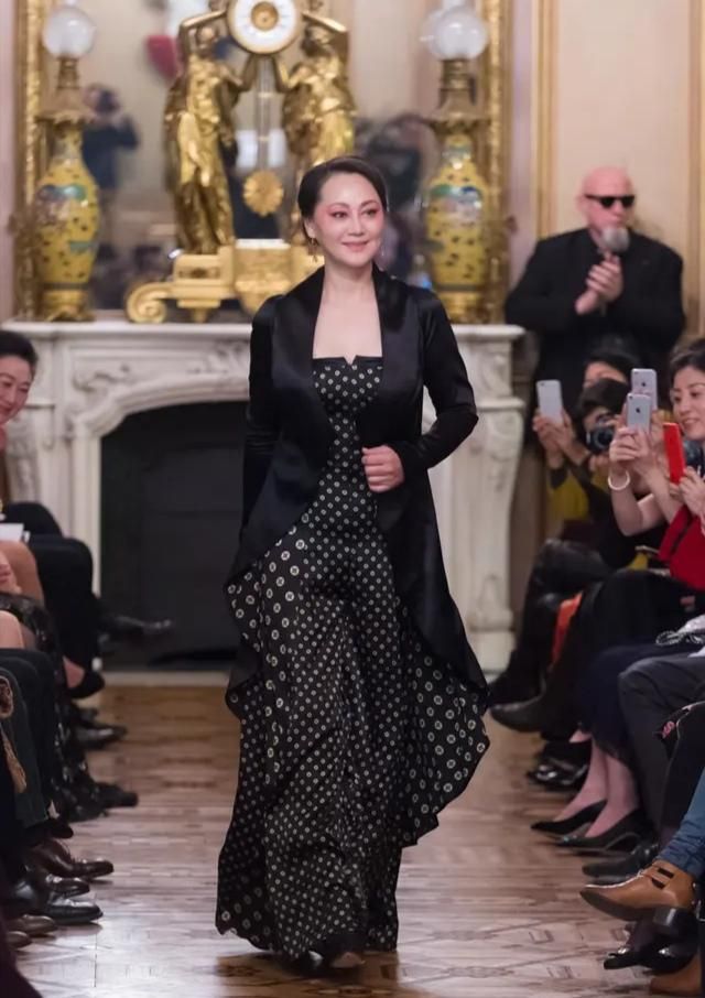 58岁大宋佳眼妆照,58岁大宋佳眼妆