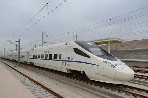 高铁列车视频和谐号vs复兴号,高铁和谐号和复兴号交会的视频