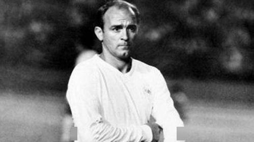 2022世界足球先生莱万9分钟进5球,排名第一莱万