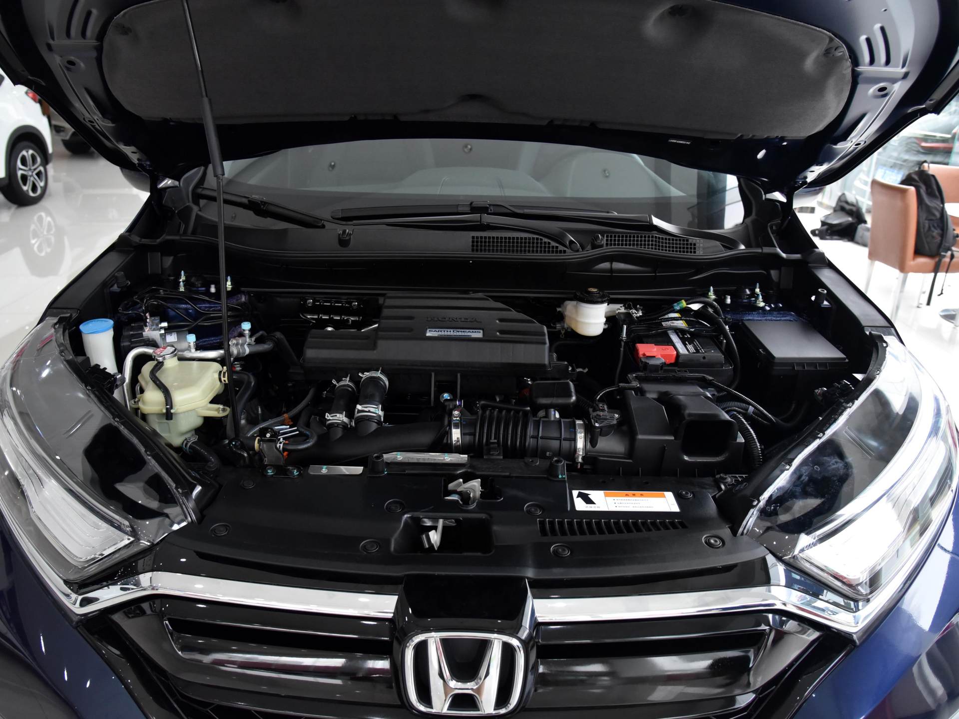 6.4L油耗日系SUV销冠，大空间高配置车又耐用，实拍本田CR-V