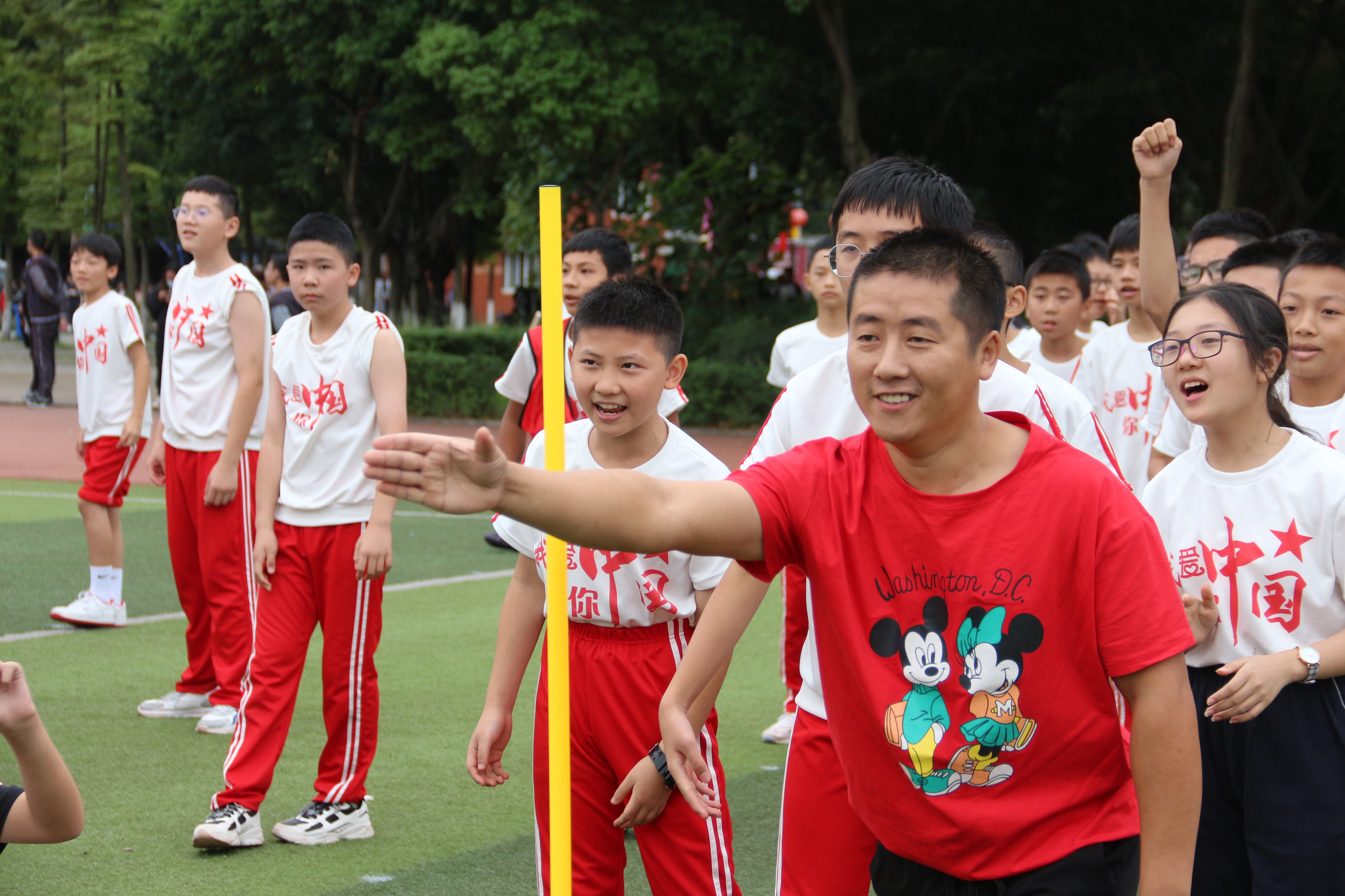 家长比孩子激动,安乡县城北小学体育节