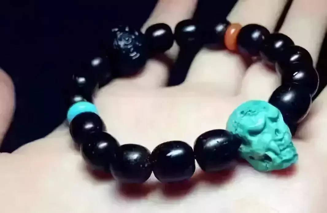 沉香手串包浆好还是不包浆好,怎样分辨包浆和不包浆的手串