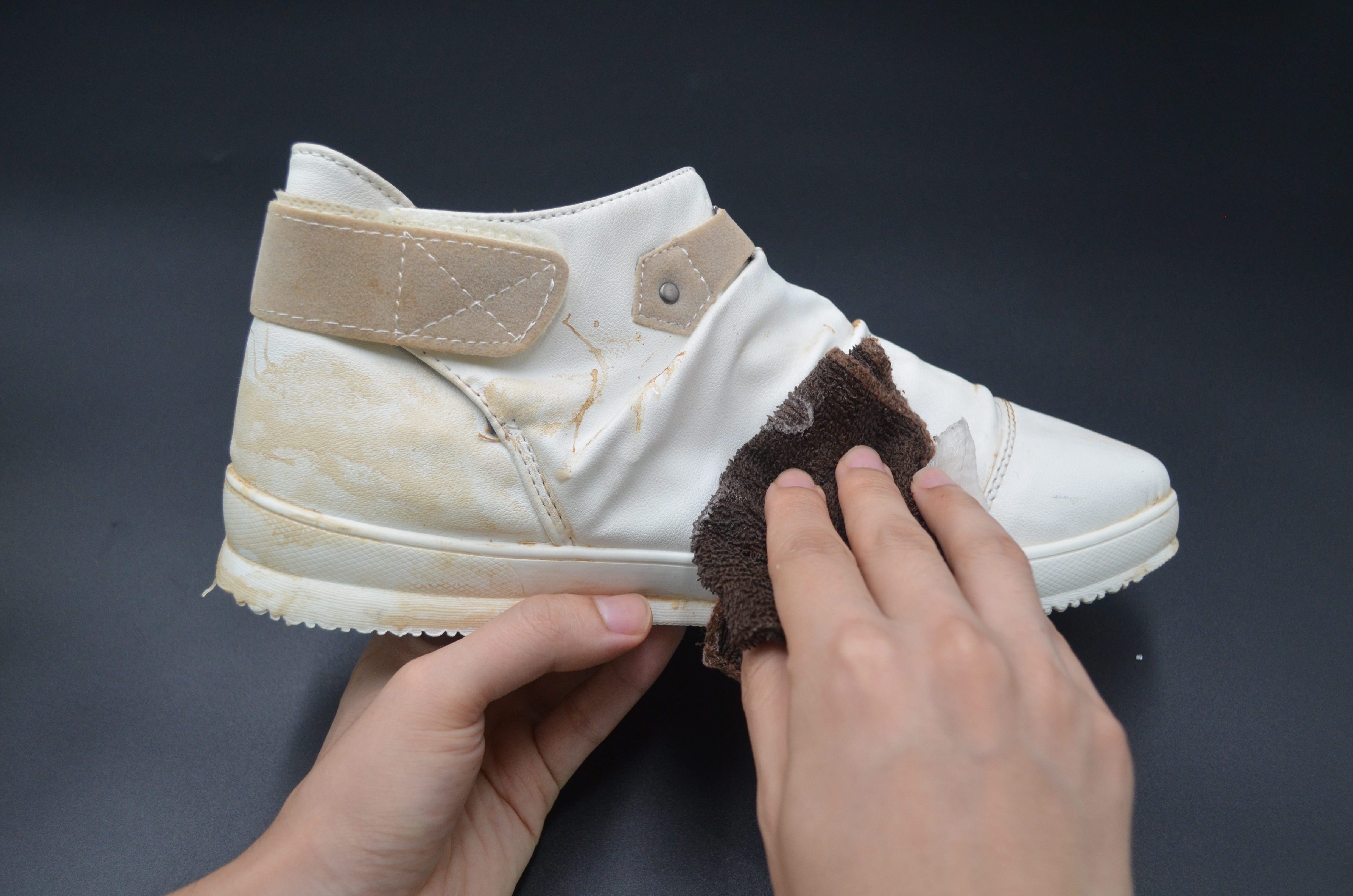 白鞋脏了不用水洗的方法,白鞋不用水洗怎么擦才干净