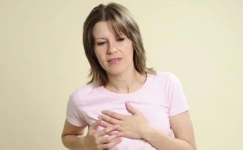 原来乳房胀痛是月经快来时的症状,月经前期乳房胀痛就是乳腺增生吗