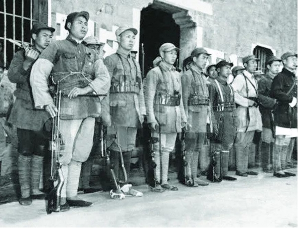 彭雪枫：抗战牺牲高级将领，毛*东泽**称他是虎胆英雄，遗腹子是上将