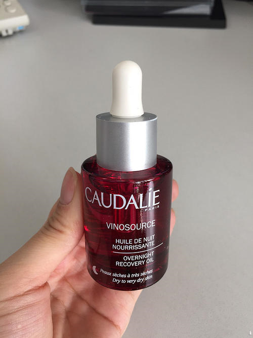 混合油皮适合护肤精华,混油皮保湿护肤方法