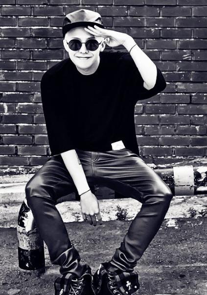 权志龙机场回归视频,巨星回归权志龙