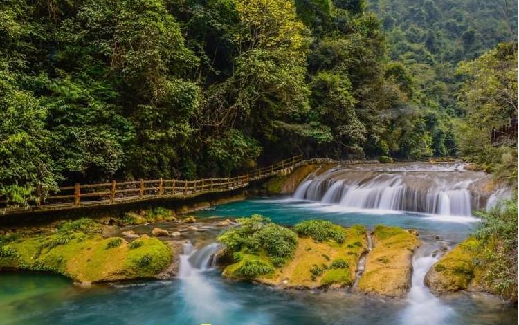 瀑布大小七孔西江千户苗寨,千户苗寨和小七孔和黄果树瀑布
