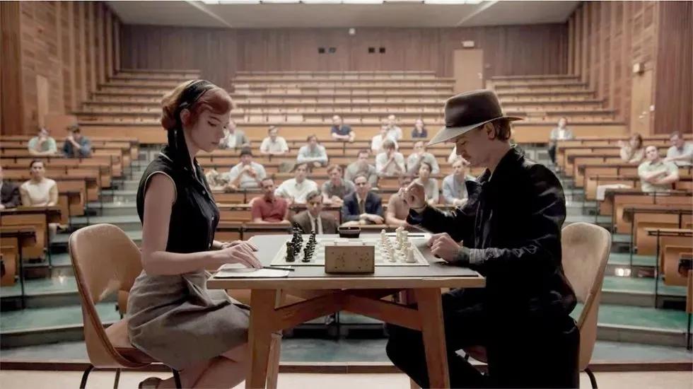 比起《女王的棋局》，女王的衣橱才是经典所在