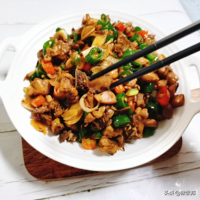 冷冻鸡腿怎么做好吃又好看视频,腌制冷冻的鸡腿怎么做好吃