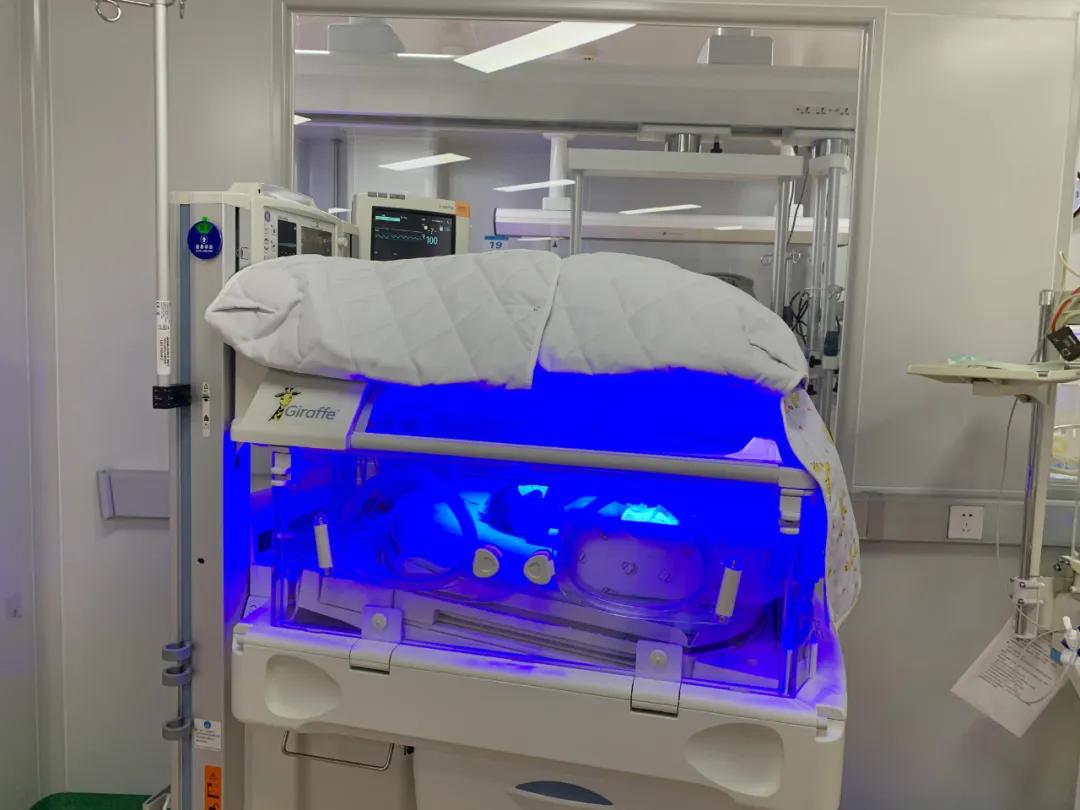 新生儿突然变黄要紧急住院吗,出生10天的小宝黄疸