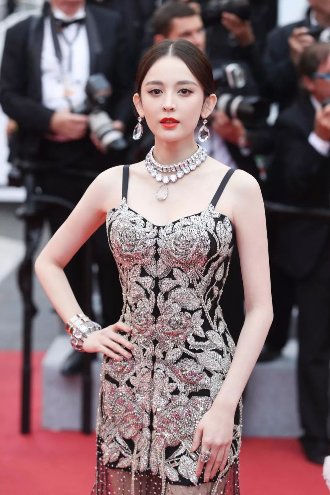 十八线网红戛纳红毯,十八线抖音网红