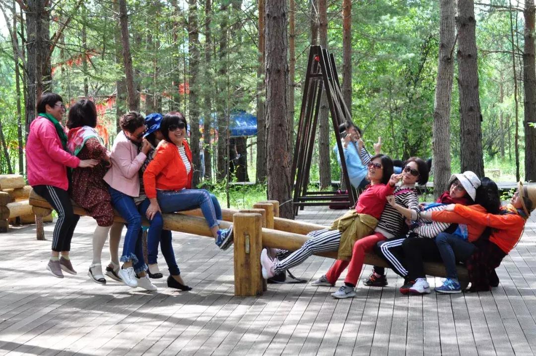 几个闺蜜自驾游的视频,一群闺蜜旅行视频