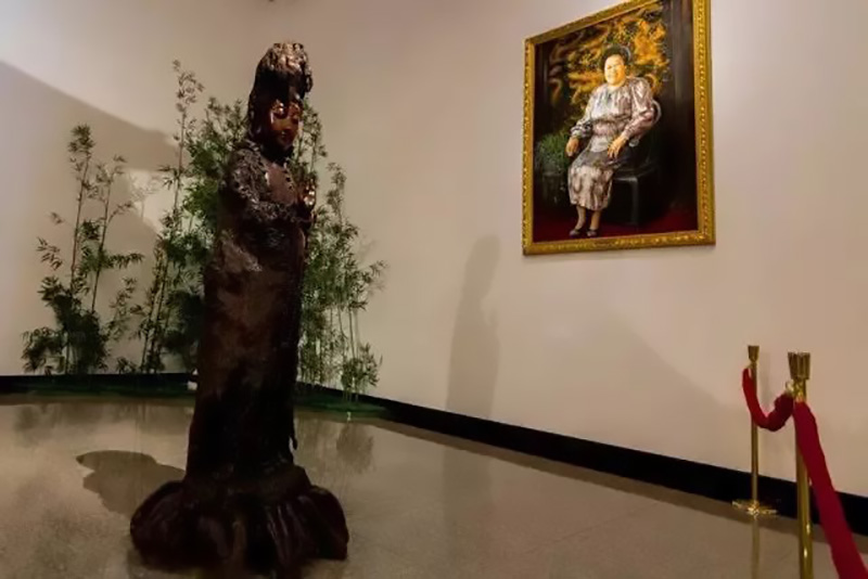 故事:“娶”了唐僧的女首富,靠紫檀赚百亿身家,在北京拥有半条街