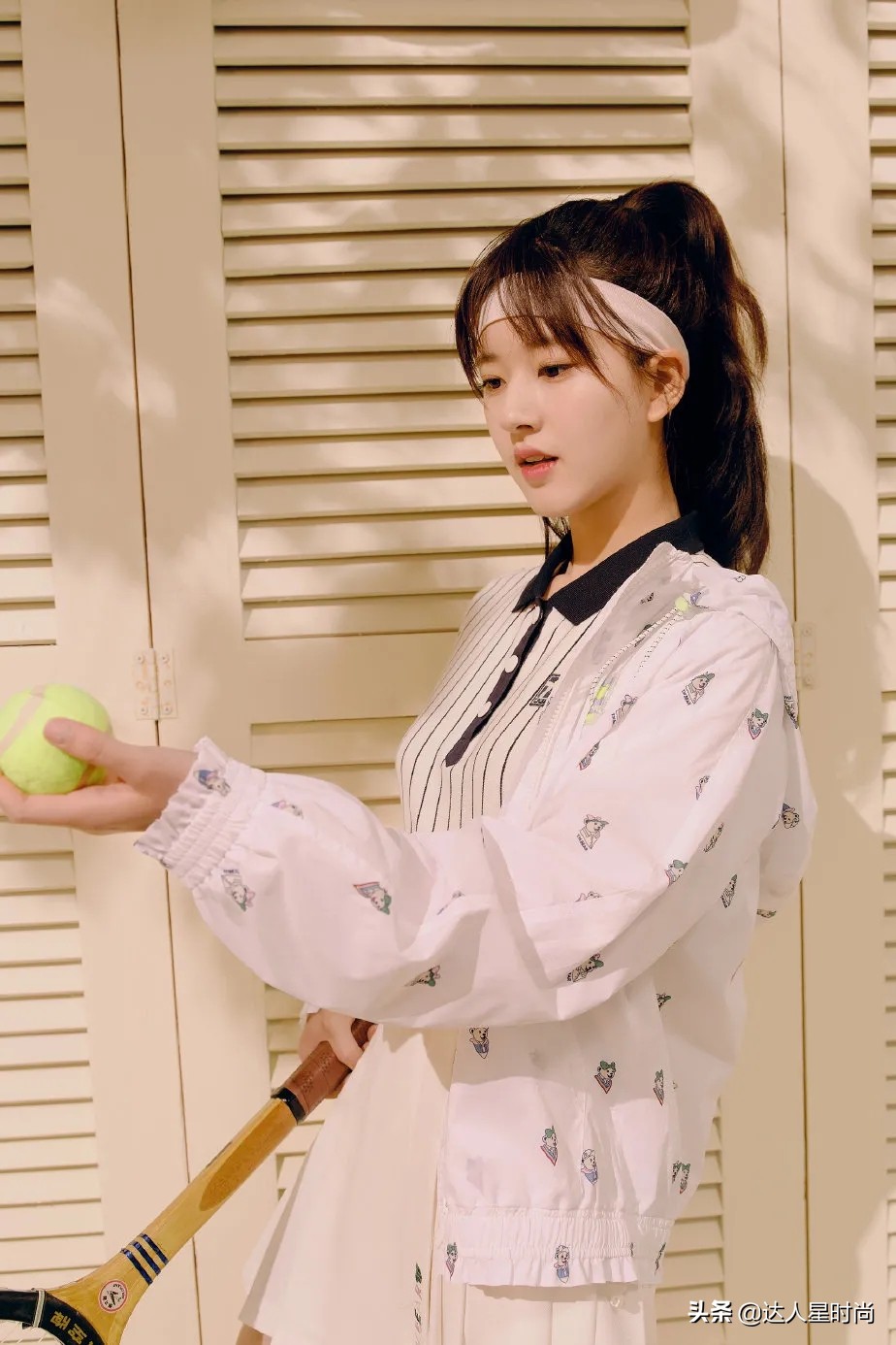 别再穿卫衣了今春这么穿才时髦,杨幂赵露思同款袄