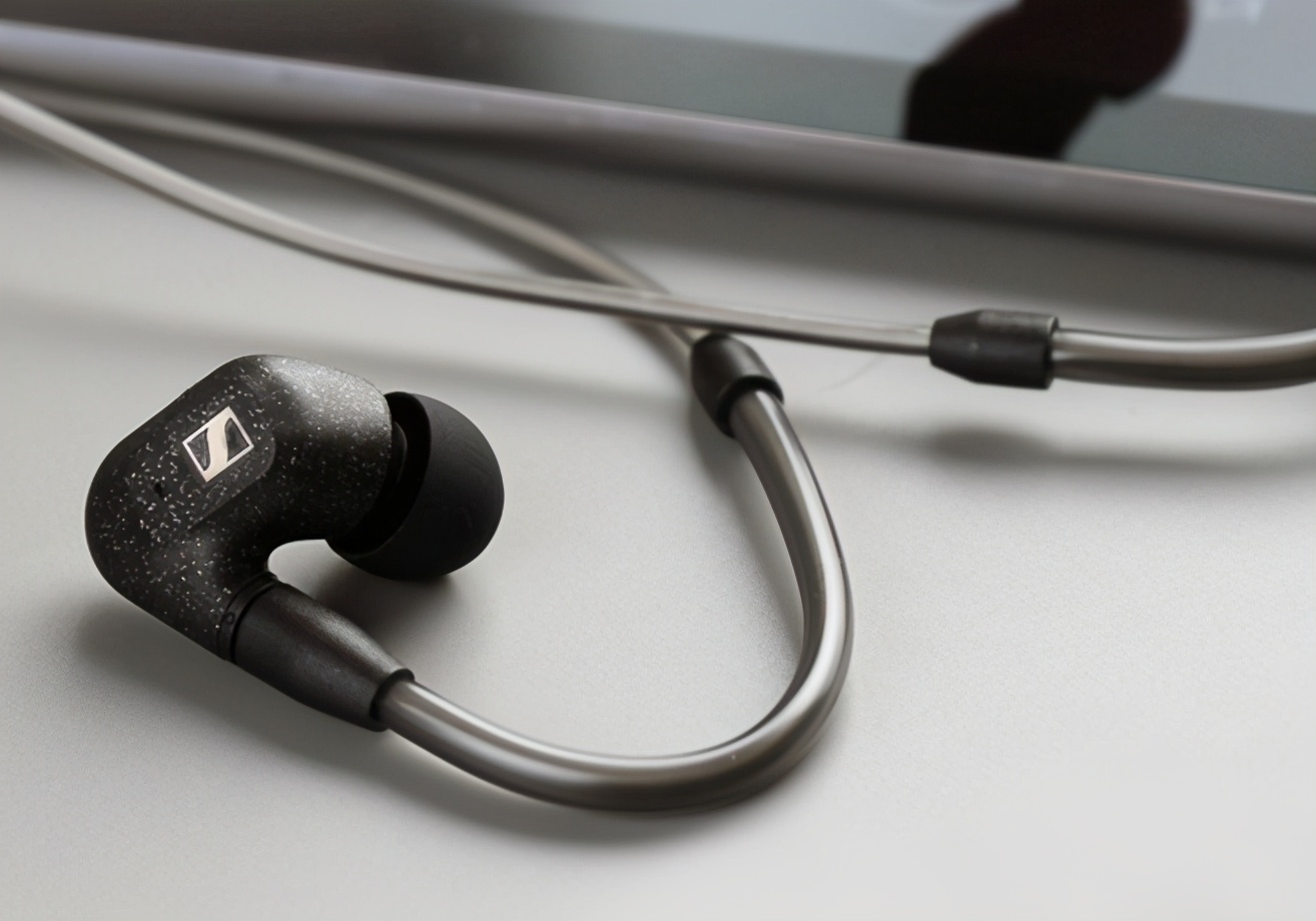 别以价论声！好评度超高的三款耳机，论可玩性，我劝你选索尼