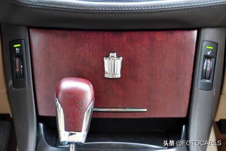 丰田皇冠4.3LSaloonVIP实拍，座椅上小喇叭叫高级，售价89.96万