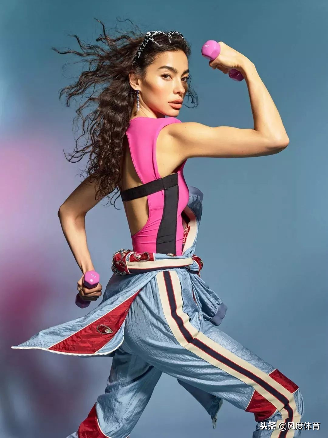 *窥偷**女神AdrianneHo的ins照片,我仿佛打开了新世界的大门……