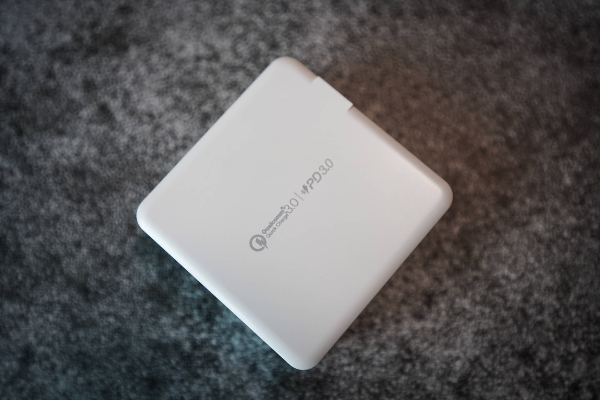 论如何拯救家里的小桌面?聊聊我那些花小钱省大地方的桌面好物