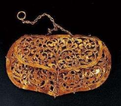 工人意外发现“天下金银第一窖”，窖藏体积虽小，器物却摆放整齐