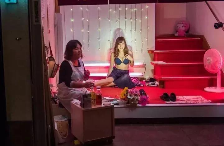 *拍偷**的照片带你看看日本*灯区红**