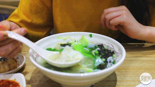 一口勾魂!这家网红烤饼店凭借独特的口感征服了无数的游客