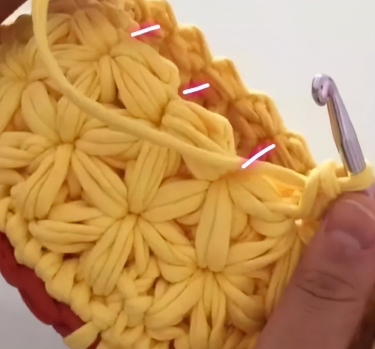 收纳盒子用布条线钩怎么钩视频,用三种毛线钩的收纳物