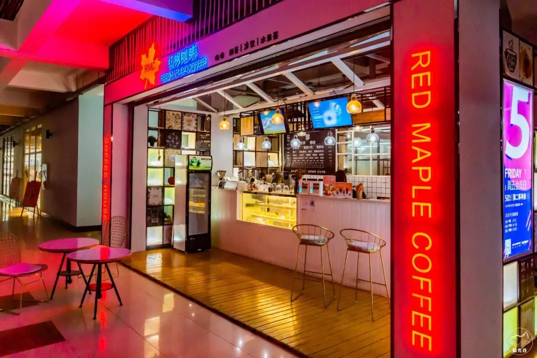 不输武大樱花，文华学院美“枫”了