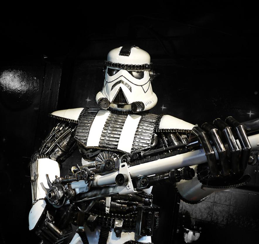 绿巨人和钢铁侠体型差异,绿巨人变成了人类的样子