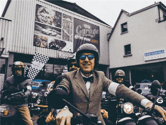 WHAT？一玩复古就垮？学学明星们这么穿，老嫌弃一秒变潮品