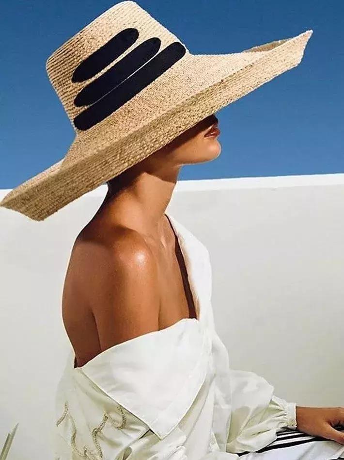 从全世界最会戴帽子的女人身上,学习一点「帽子戏法」