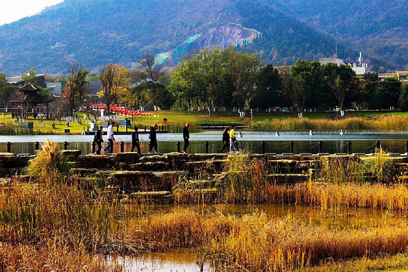 汤山温泉度假好去处,汤山有免费温泉泡脚吗