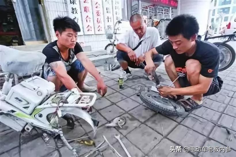 为什么电动车一颠簸就突然变慢了,电动车按一下喇叭突然变慢了