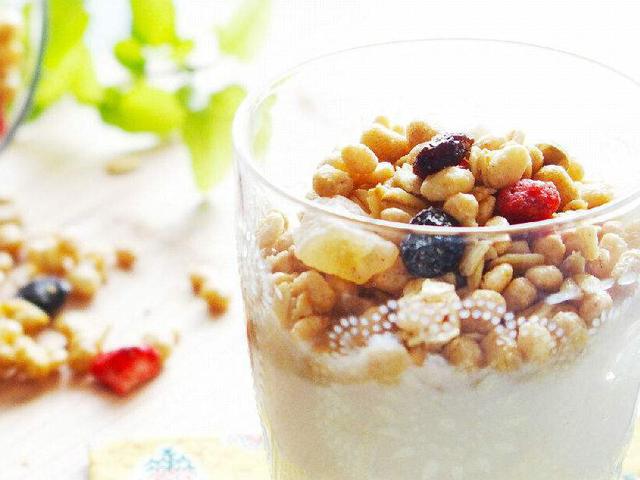 混合水果燕麦片早餐代餐轻松搞定,每日坚果谷物燕麦片早餐做法大全