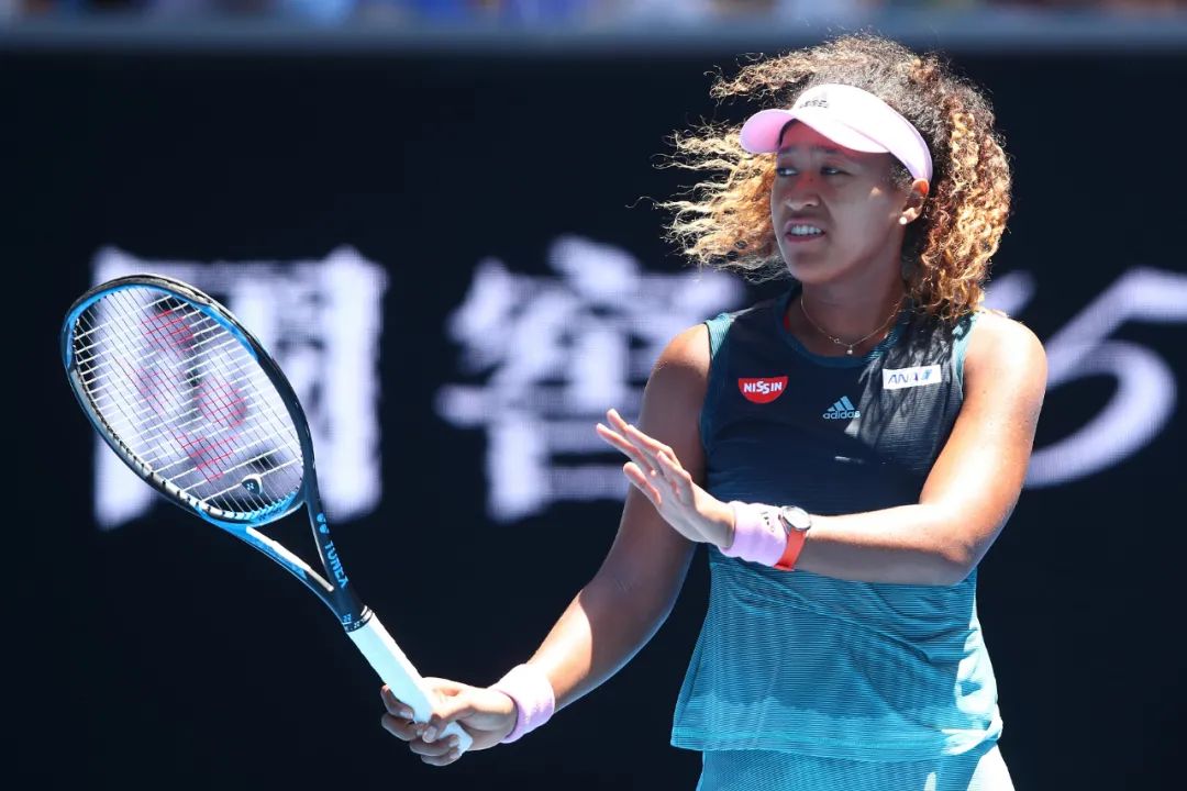 弃美入日,这位日本“黑人”姑娘,为什么能成为体坛圈钱女王?