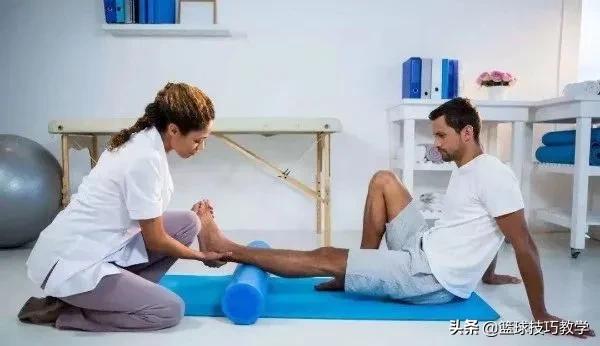 打球崴脚急救措施,打球崴脚了肿了怎么办