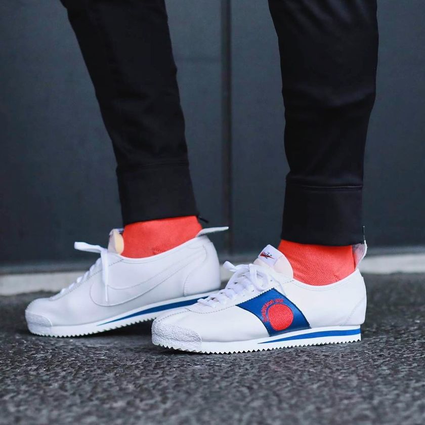 nike正式推出的第一款运动鞋,nike系列不同logo