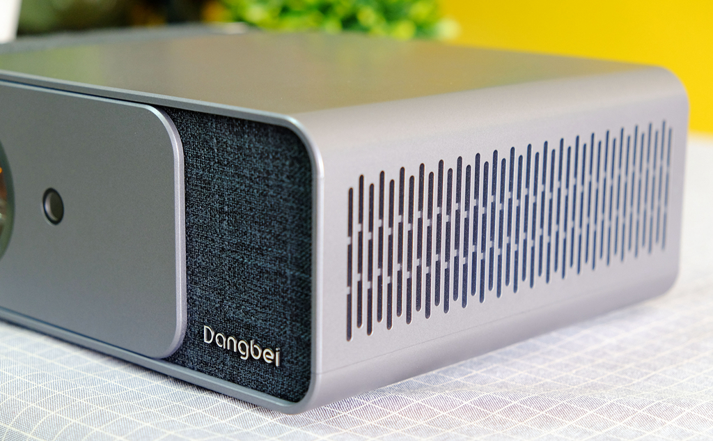 当贝投影仪智能入幕,当贝投影仪f1是什么技术